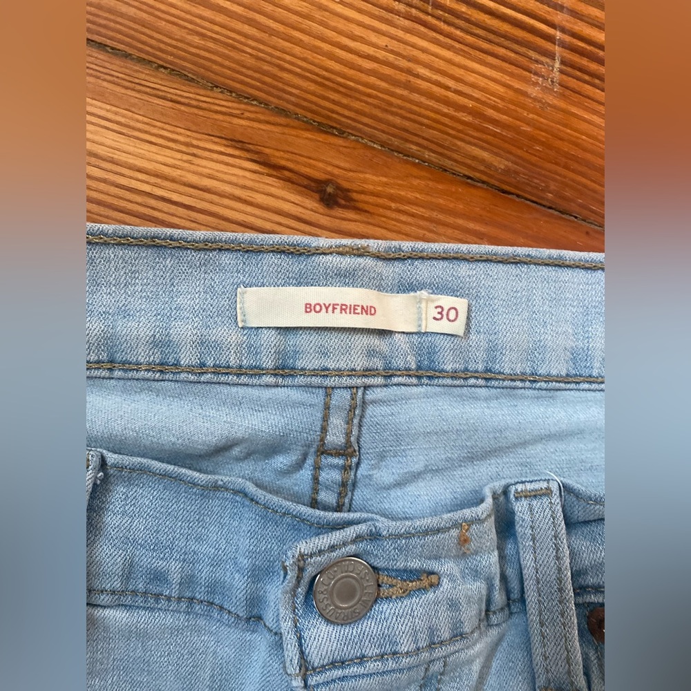 Levis - Picture 2 of 4
